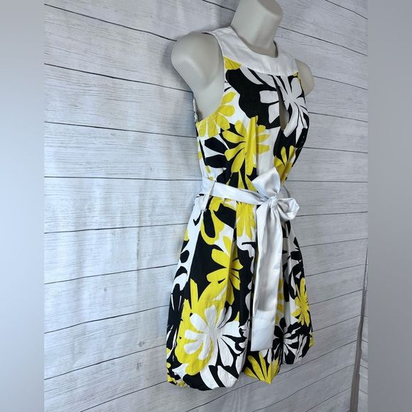 Grifflin Paris Keyhole Front & Back Unique Bubble Hemline Floral Satin Sash 💗 - Picture 6 of 8